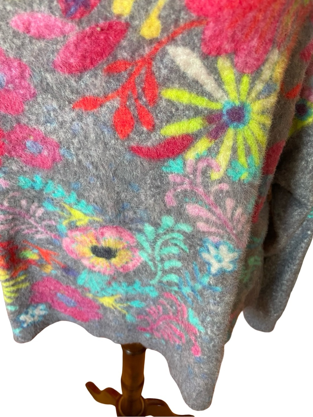 NATURAL LIFE FUZZY FLORAL MOCK NECK SWEATER L/XL - Picture 4 of 13